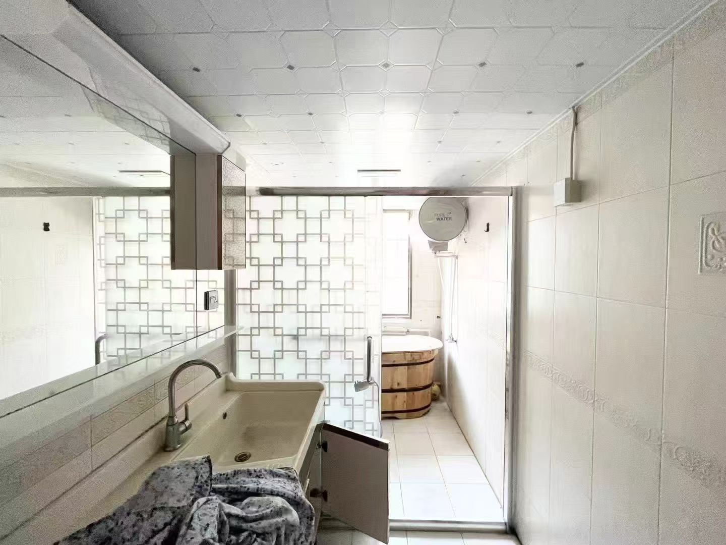 石马街南天福社区一楼160平三室两卫家具家电齐全1500元