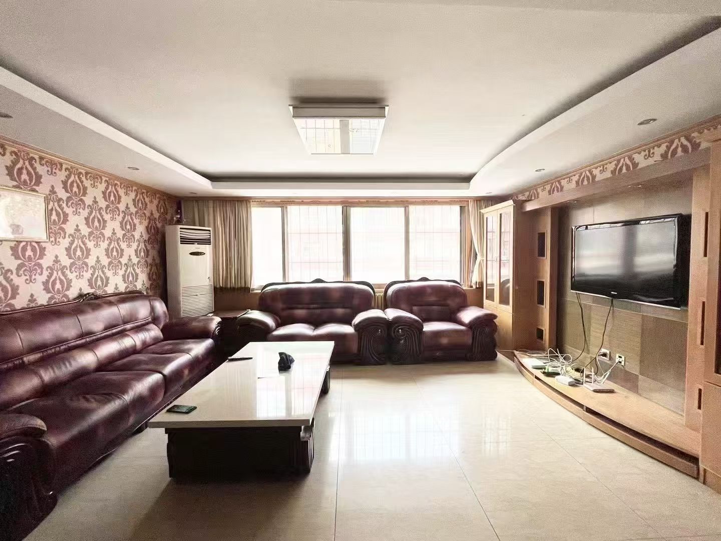 石马街南天福社区一楼160平三室两卫家具家电齐全1500元