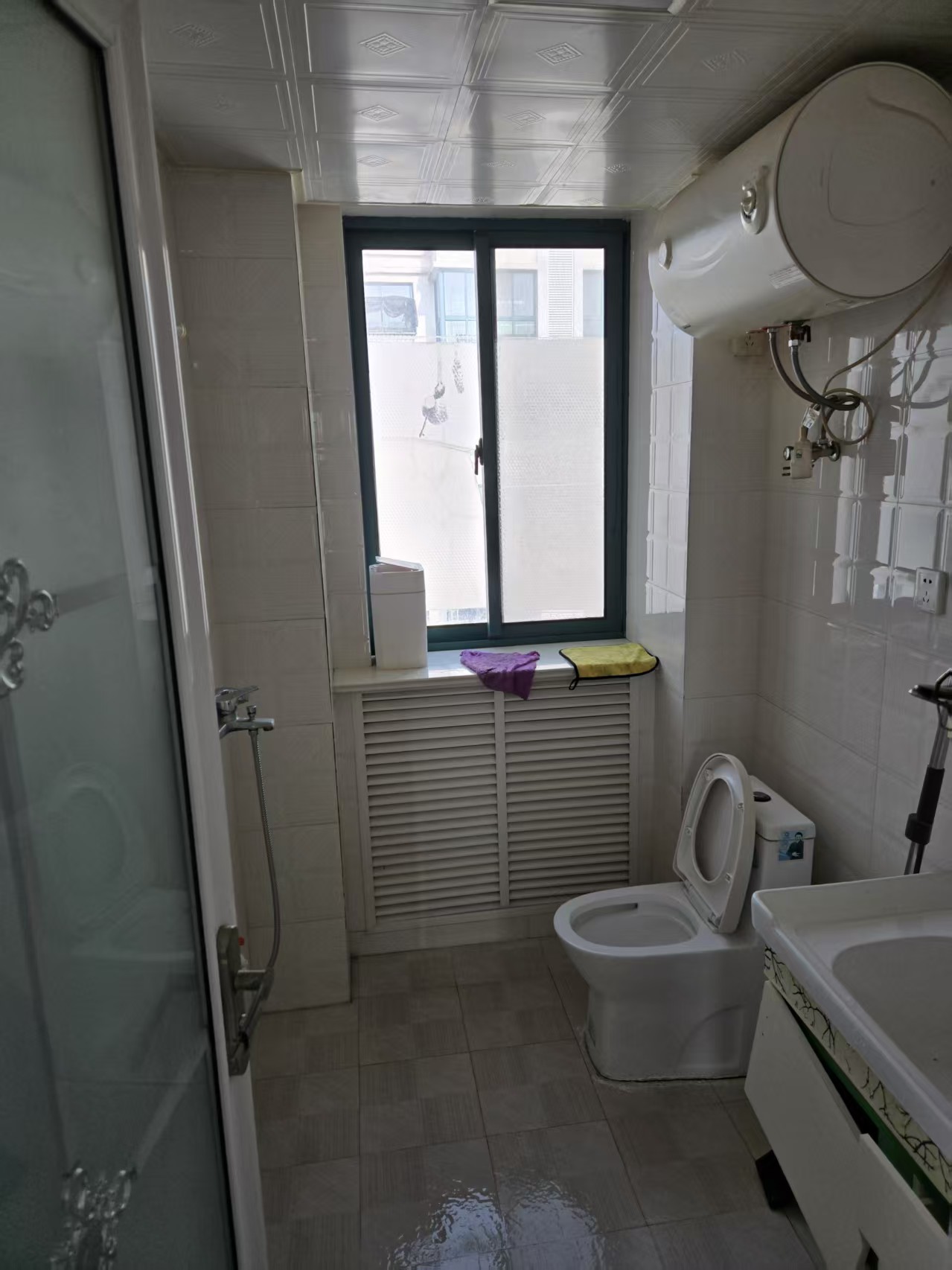 市中心，交通便利，每月1000元，家电齐全，拎包即可入住