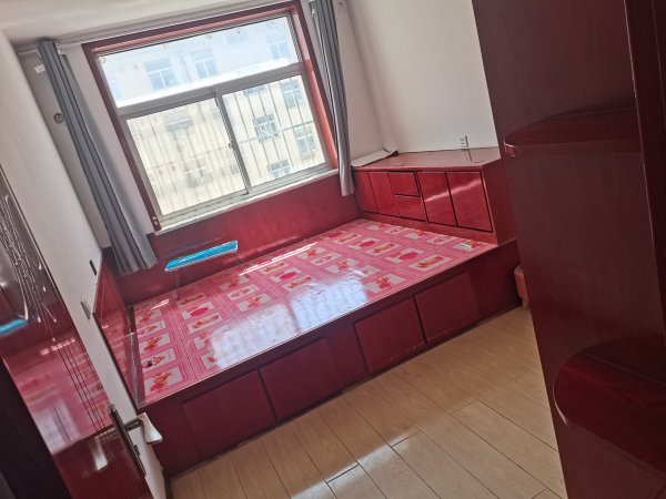 实验中学**房利民街29号楼