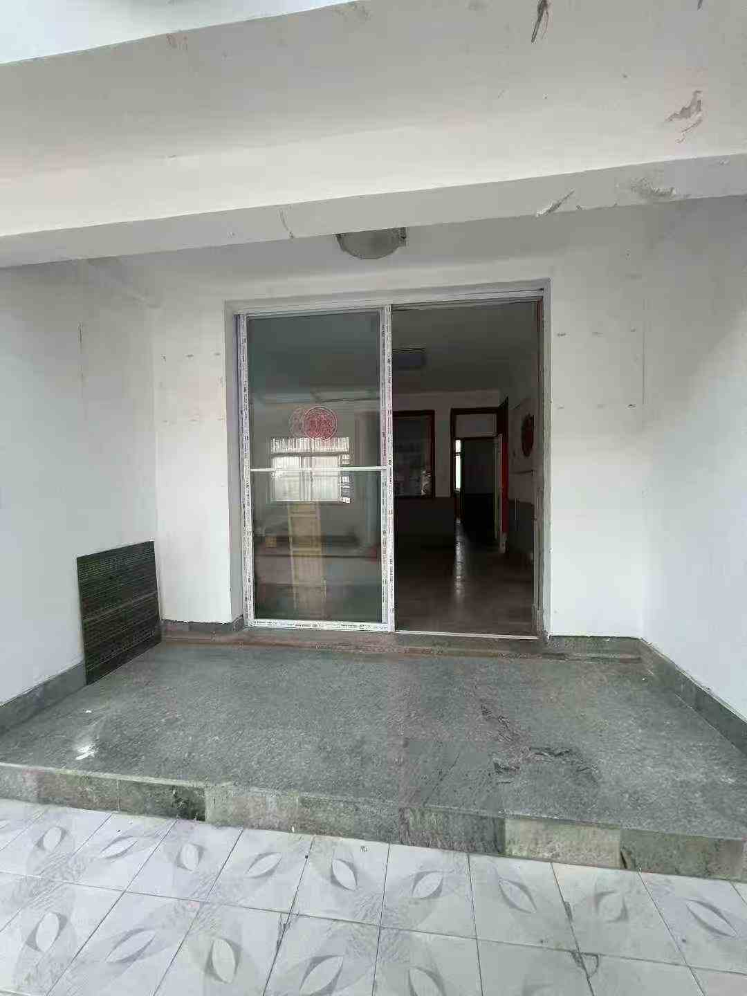 一楼带院毛坯116平大院子南开门停车方便35万 一楼带院毛坯116平大院子南开门停车方便35万