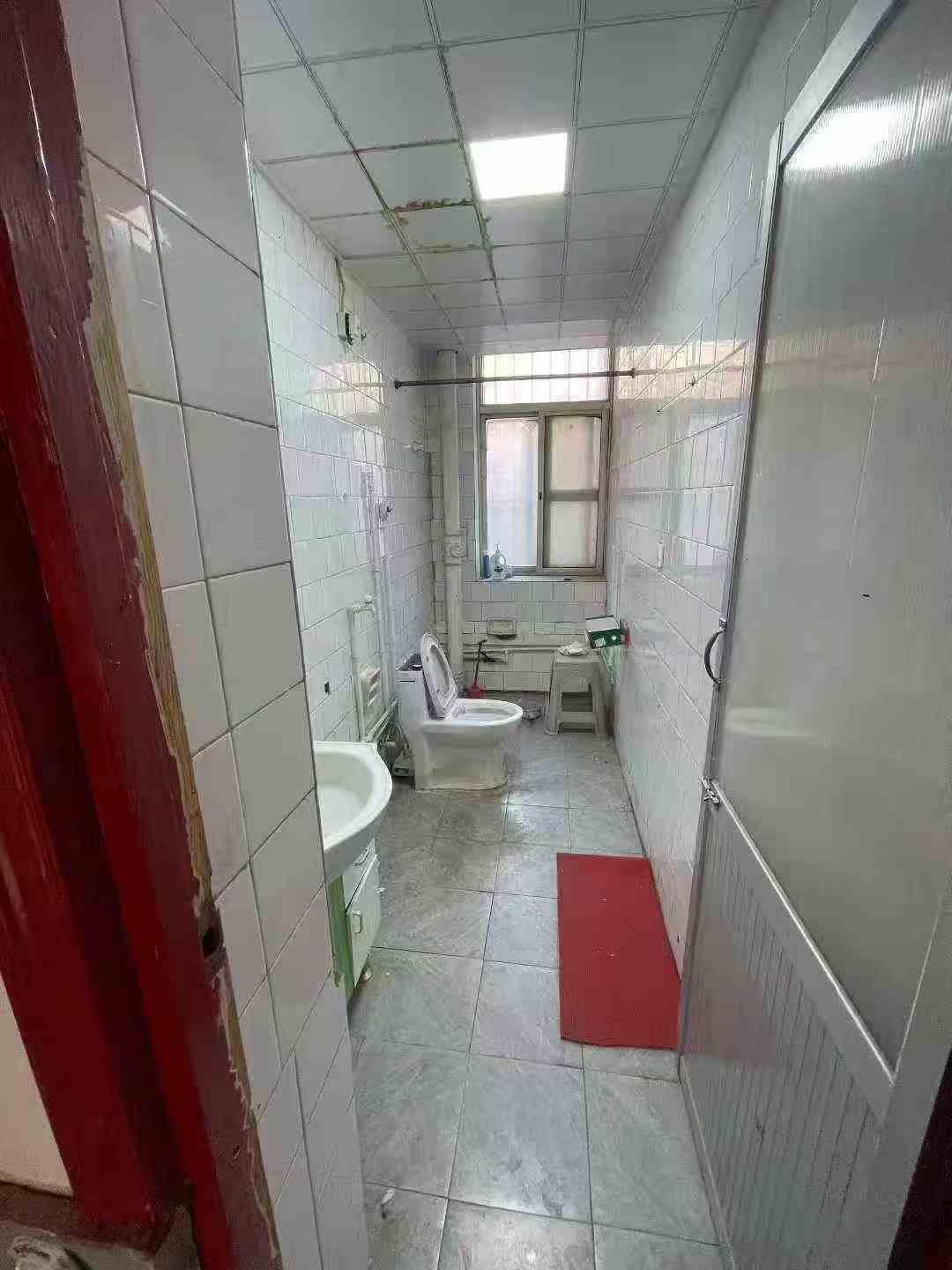 一楼带院毛坯116平大院子南开门停车方便35万 一楼带院毛坯116平大院子南开门停车方便35万