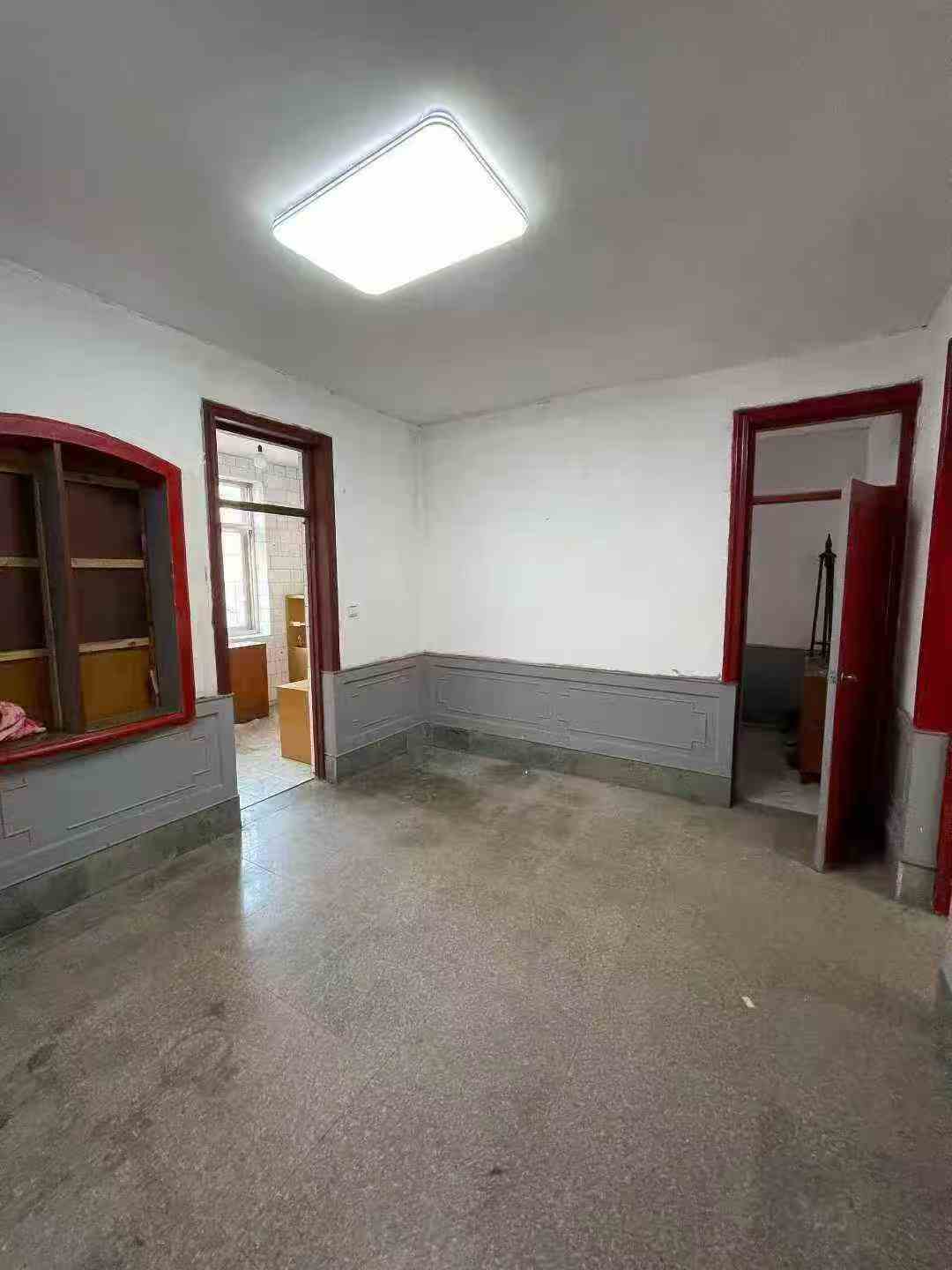 一楼带院毛坯116平大院子南开门停车方便35万 一楼带院毛坯116平大院子南开门停车方便35万