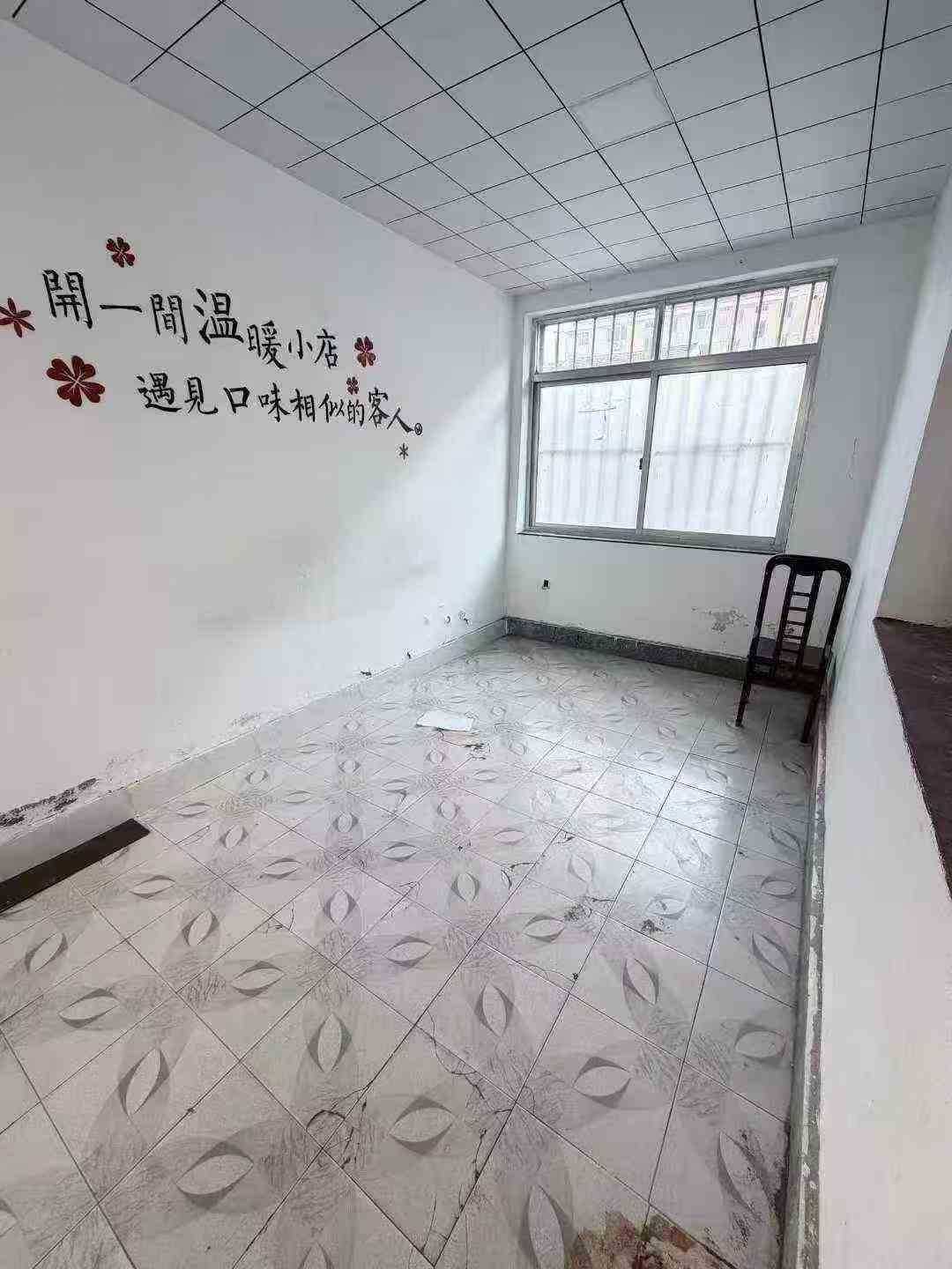 一楼带院毛坯116平大院子南开门停车方便35万 一楼带院毛坯116平大院子南开门停车方便35万