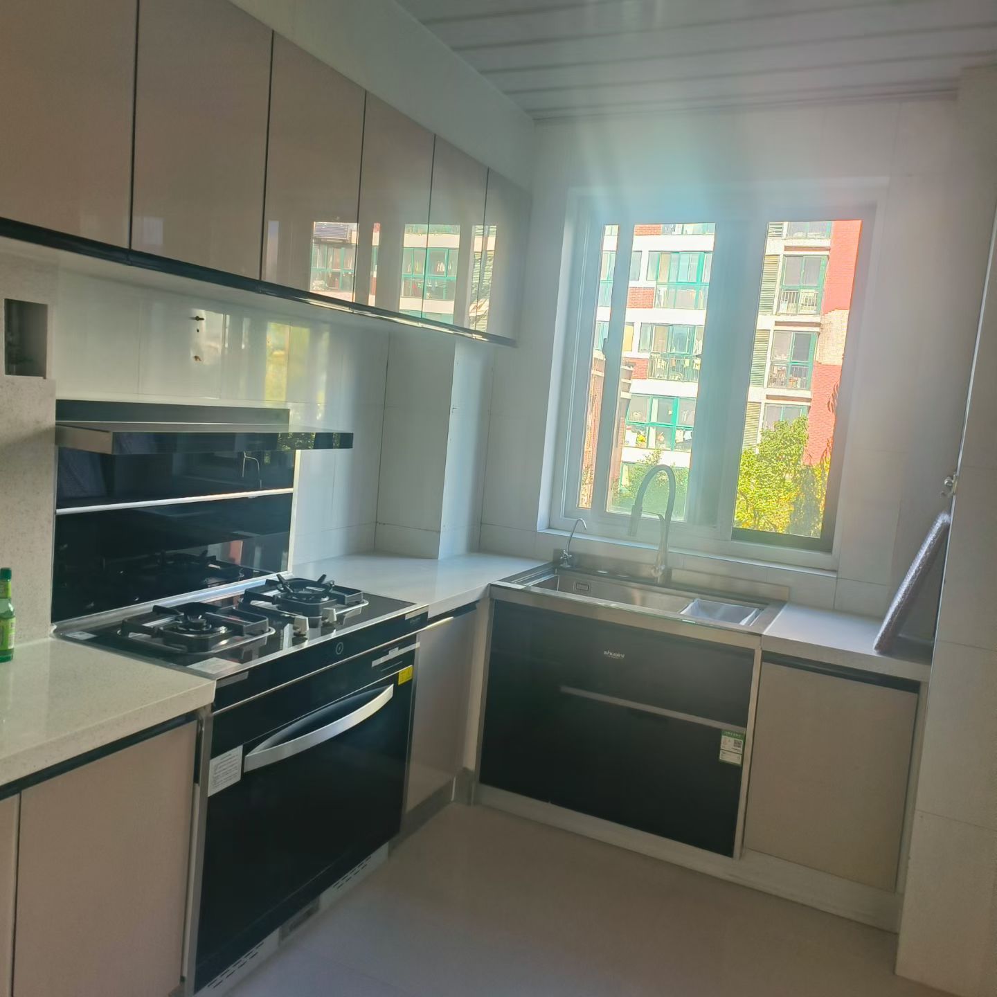 @55.8万,山川文苑,2楼,3室2卫 @55.8万,山川文苑,2楼,3室2卫