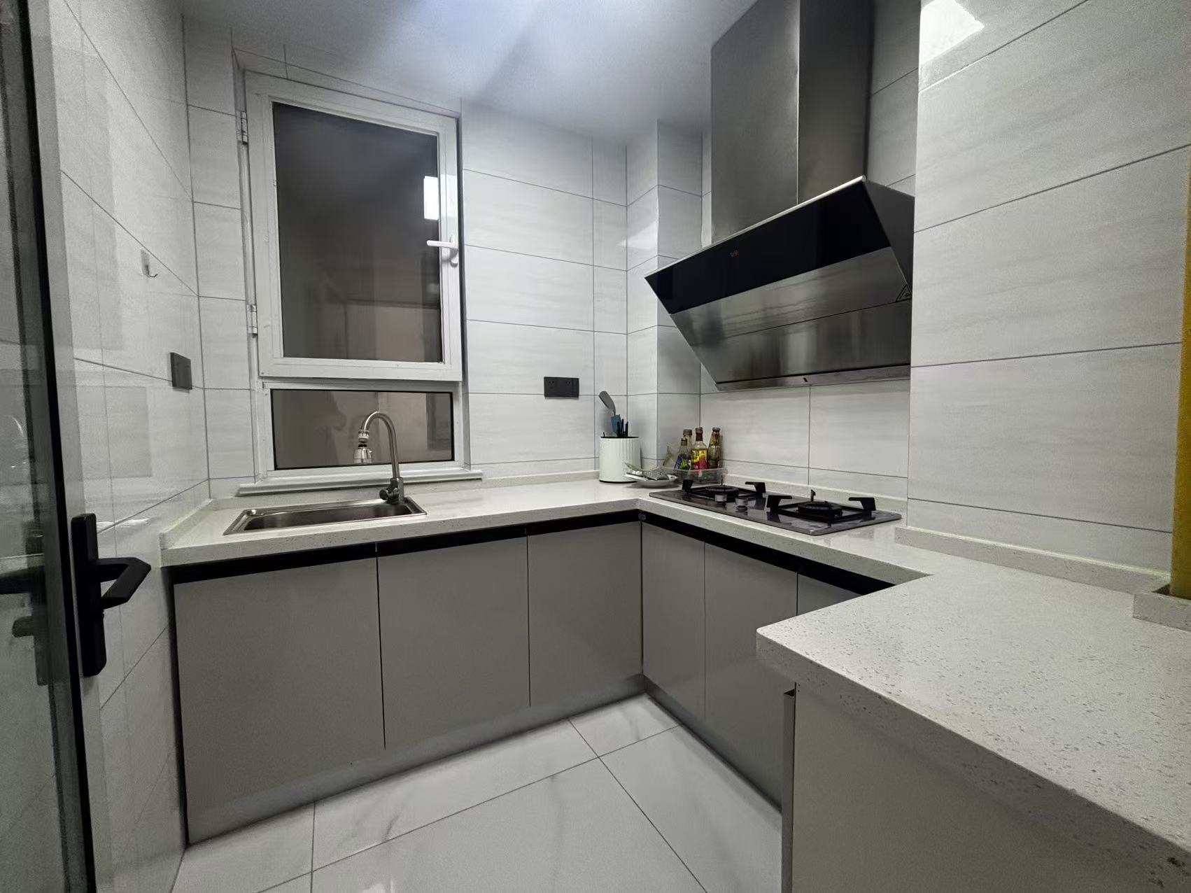 @@出租1300/月，梧桐学府，电梯好楼层