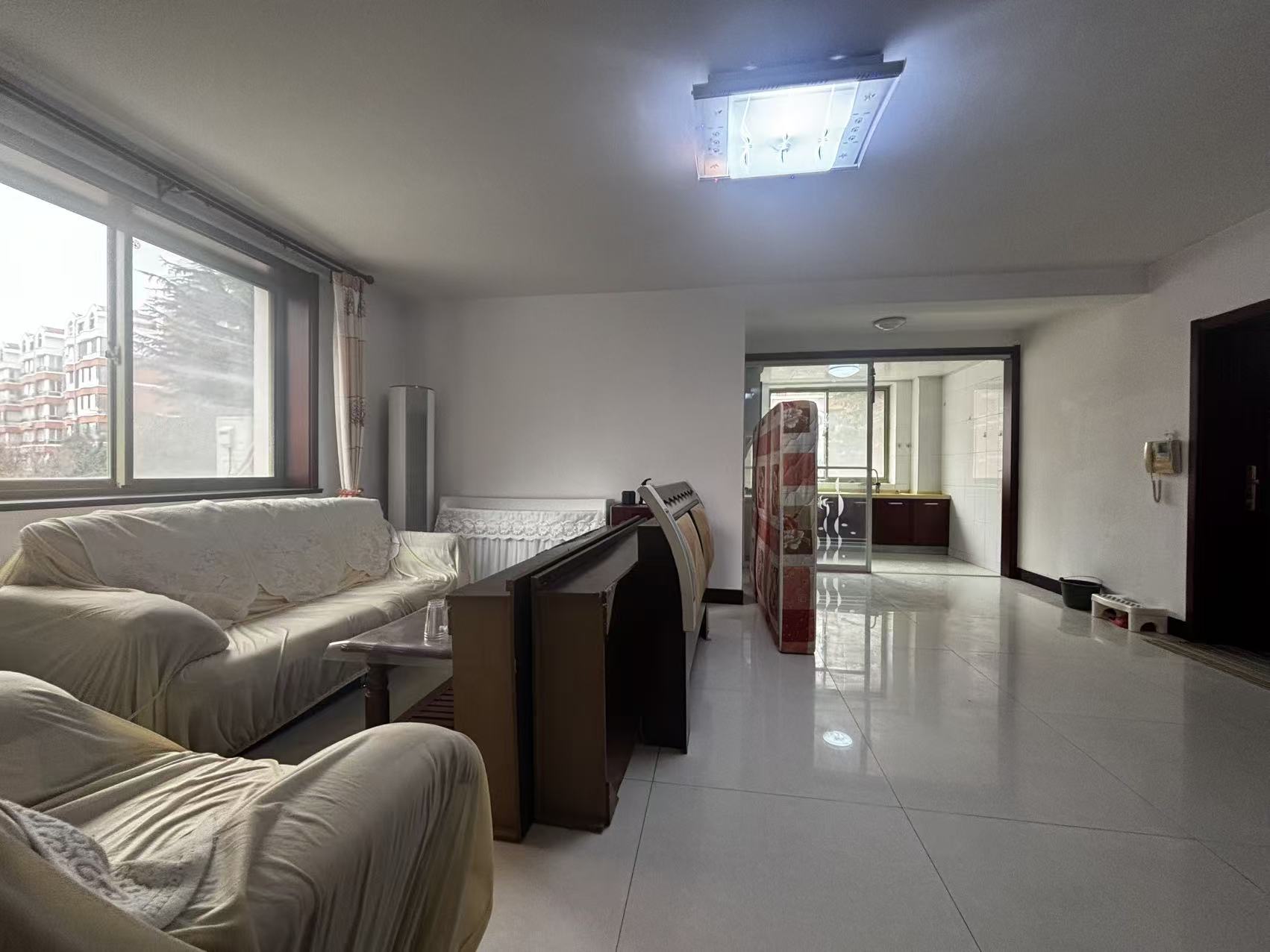 @出租阳光小区东区，2楼1100