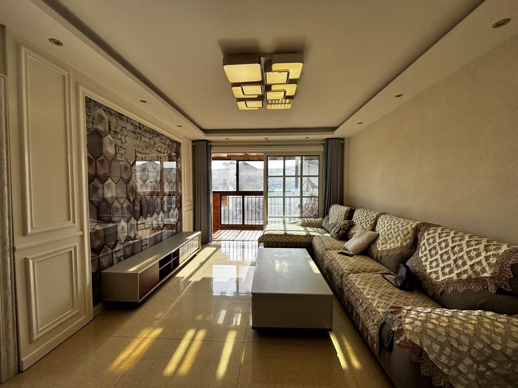 @出租兴业名居，1200/月