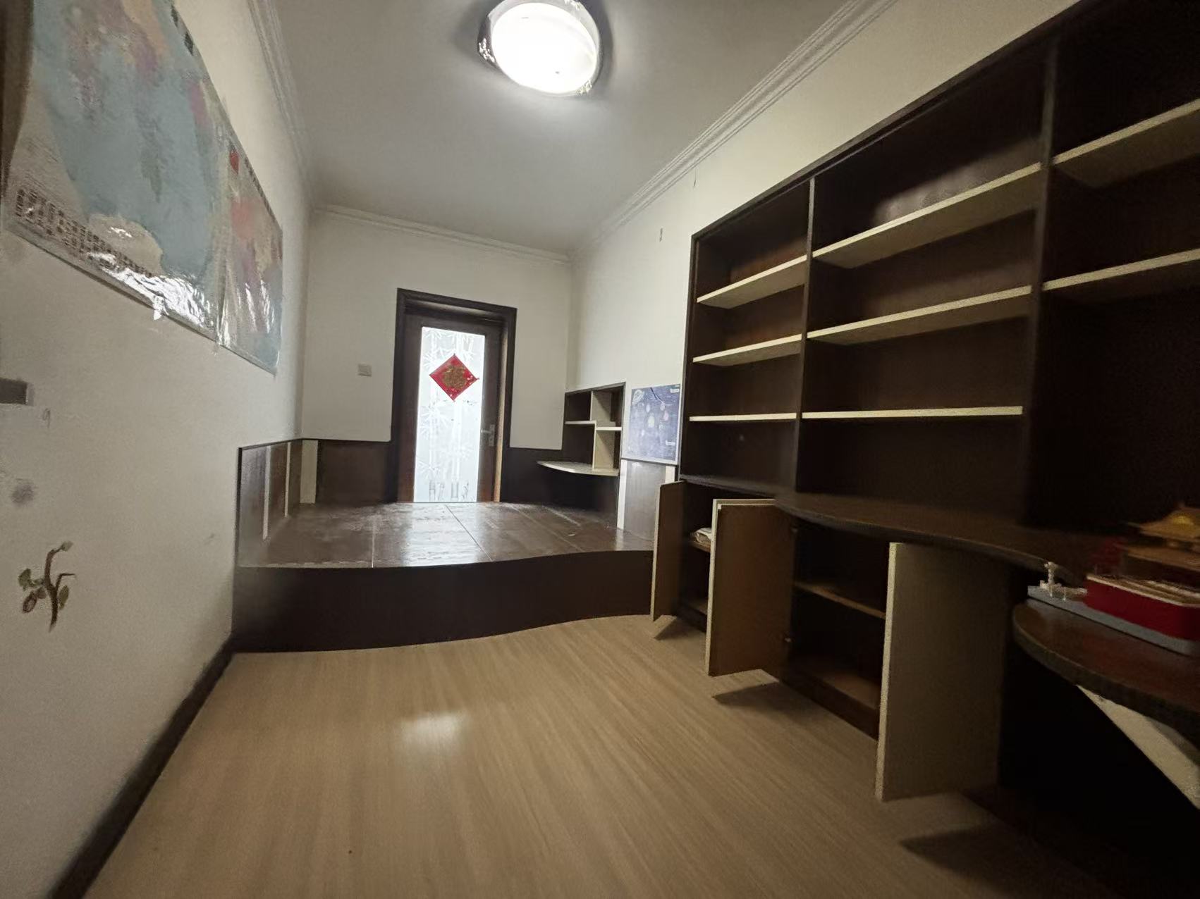 @出租:阳光小区900/月