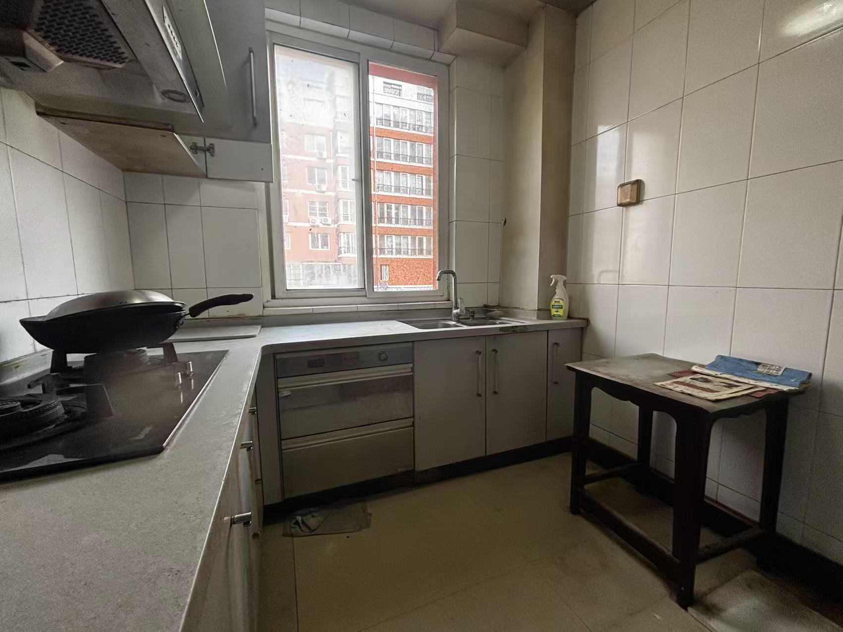 @出租:阳光小区900/月