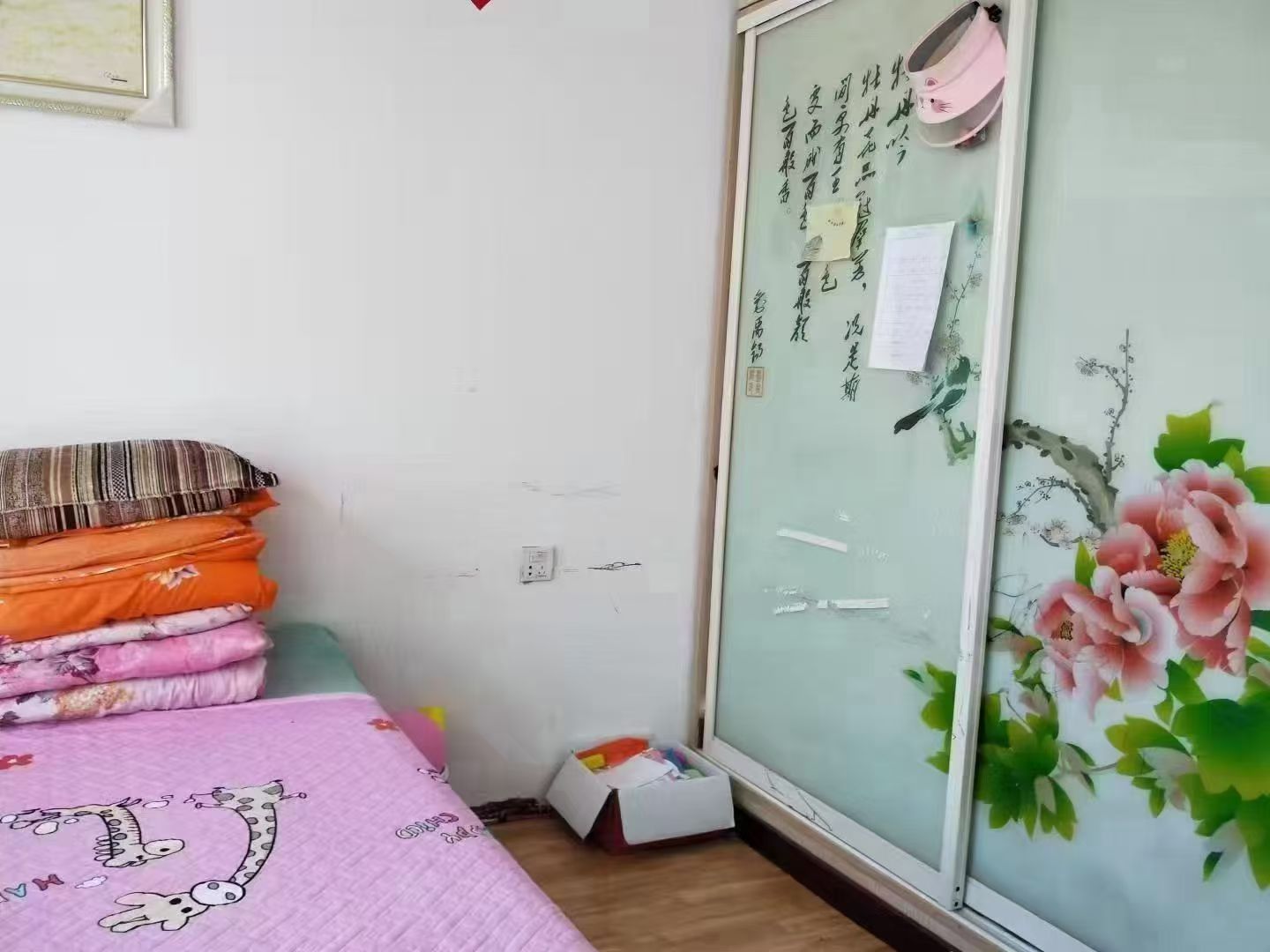 吉房出租！市中心美食街四楼70.82平三室