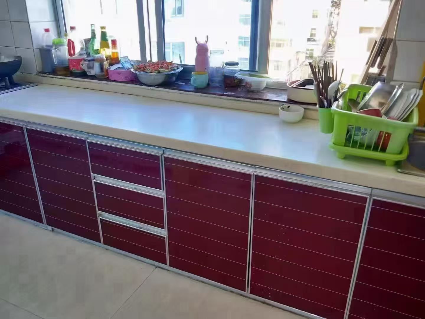 吉房出租！市中心美食街四楼70.82平三室