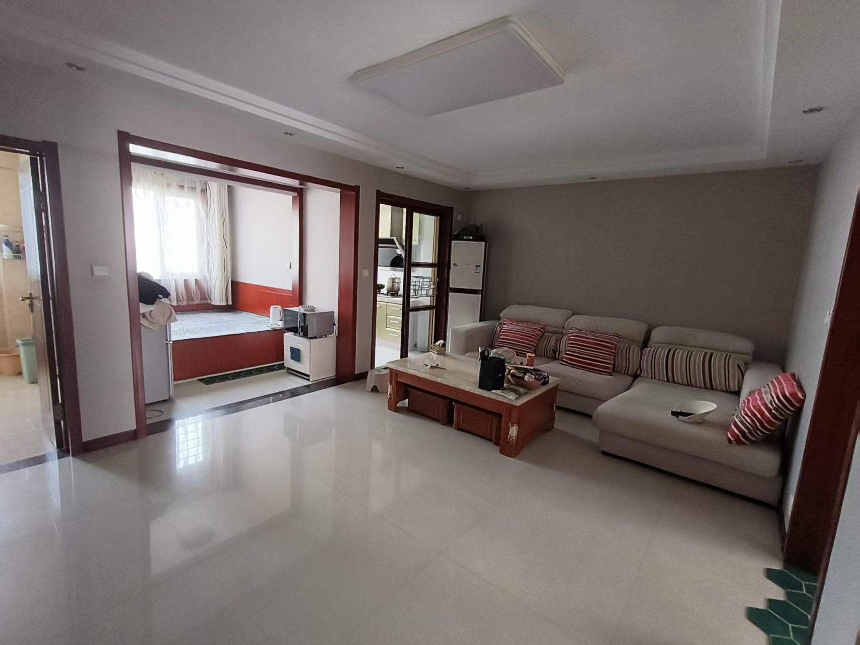 步行街北良源名居低楼层出租