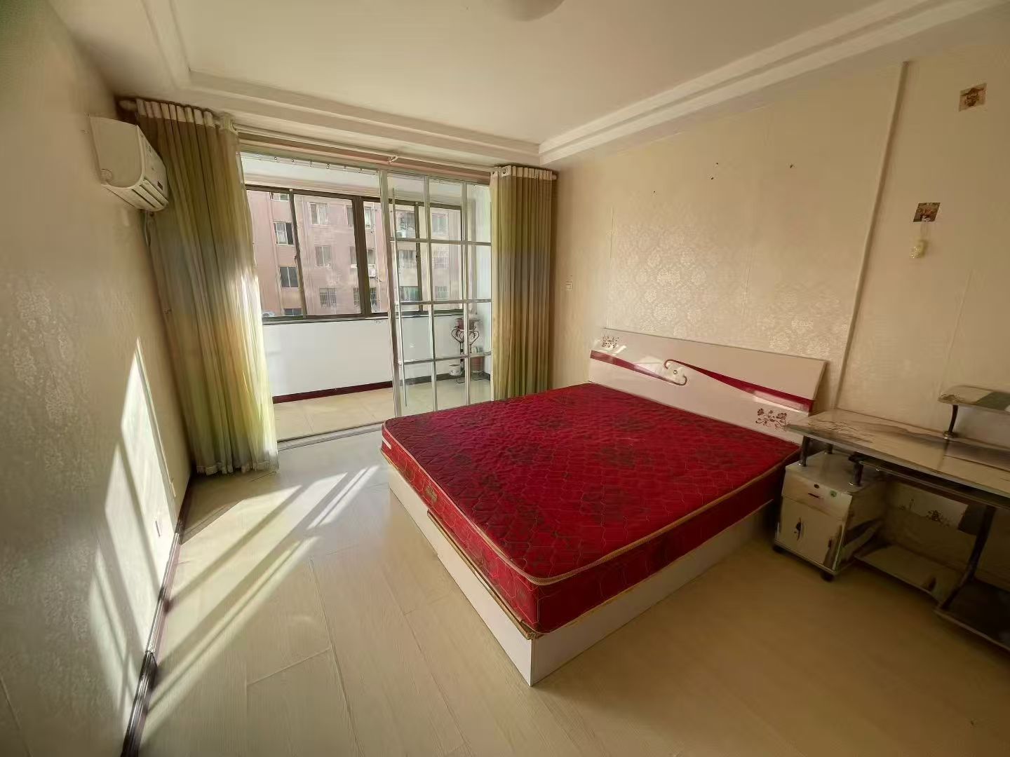 出租昆俞新城二楼两室家电齐全长租900短租1000