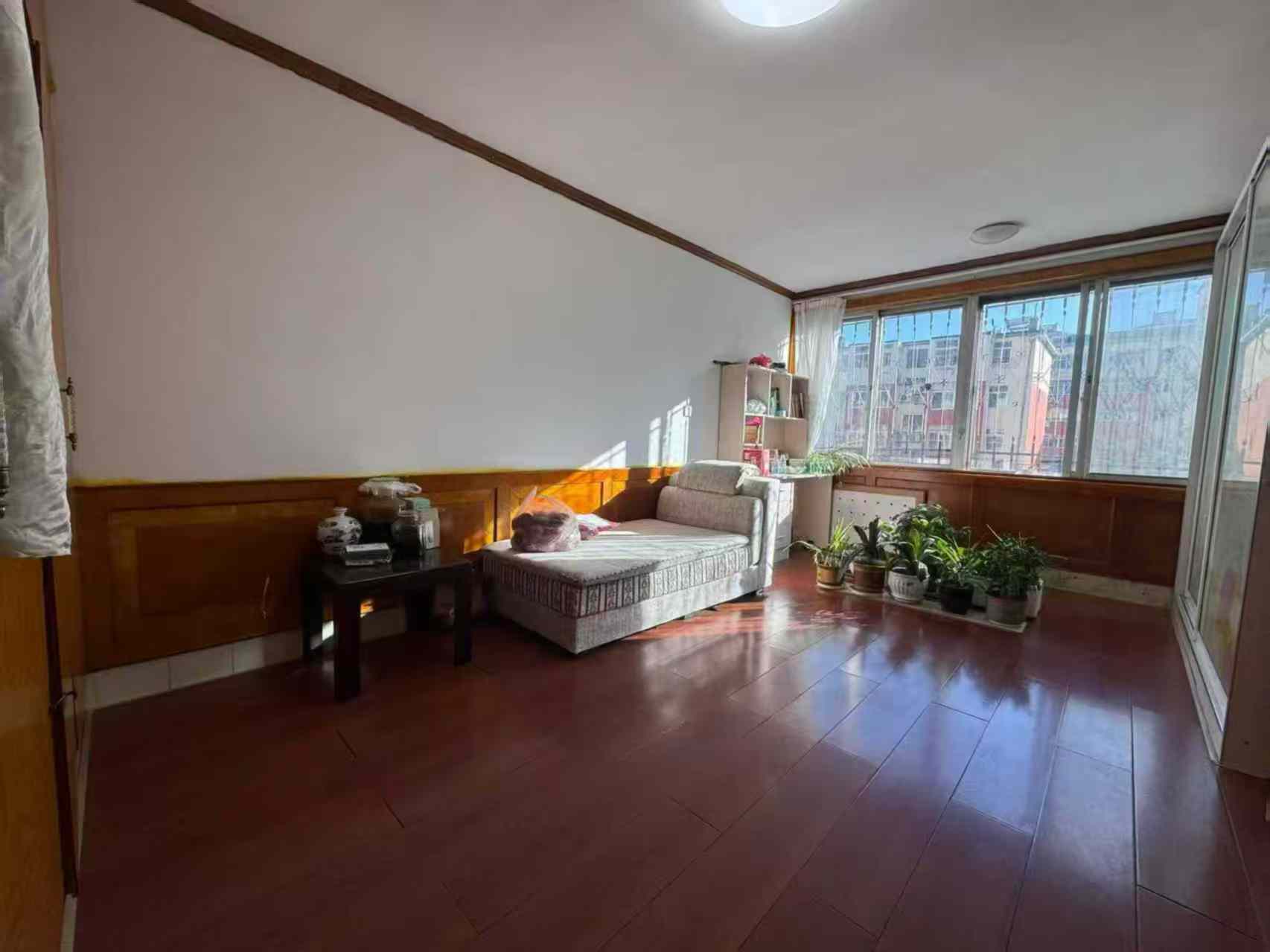 爬山街二楼 128平三室26.6万 爬山街二楼 128平三室26.6万