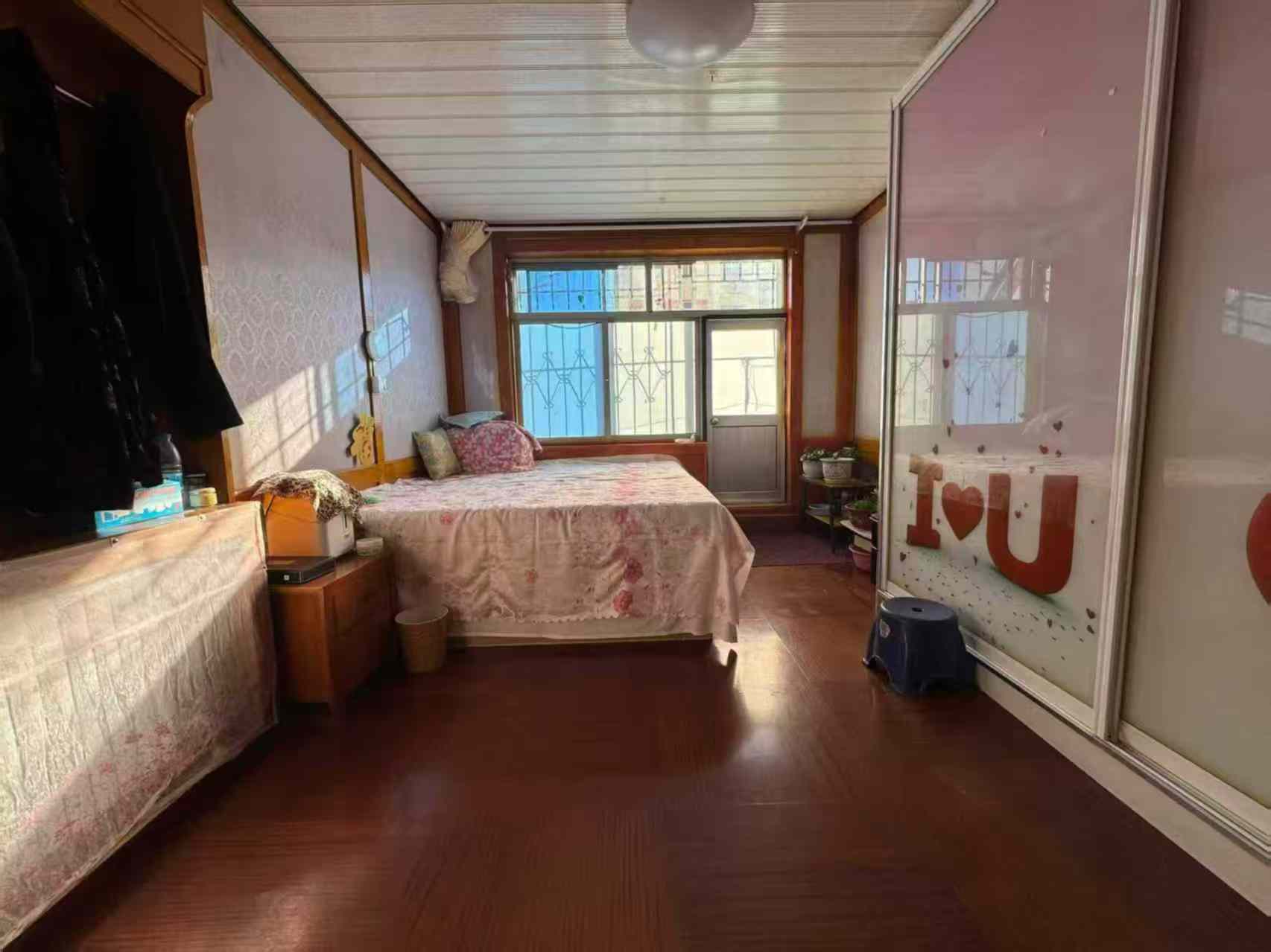 爬山街二楼 128平三室26.6万 爬山街二楼 128平三室26.6万