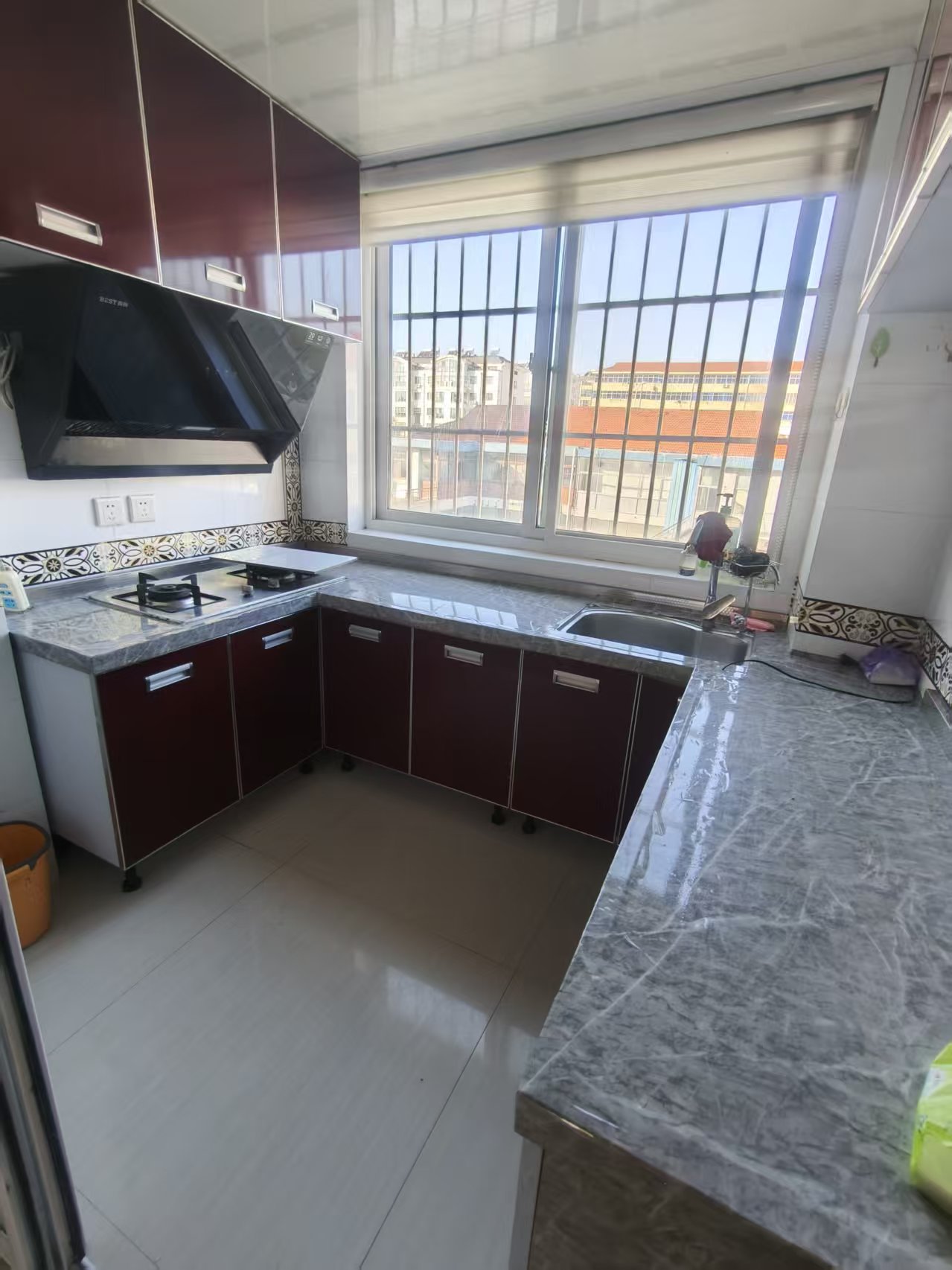 @出租:1100/月，文峰花园，3室