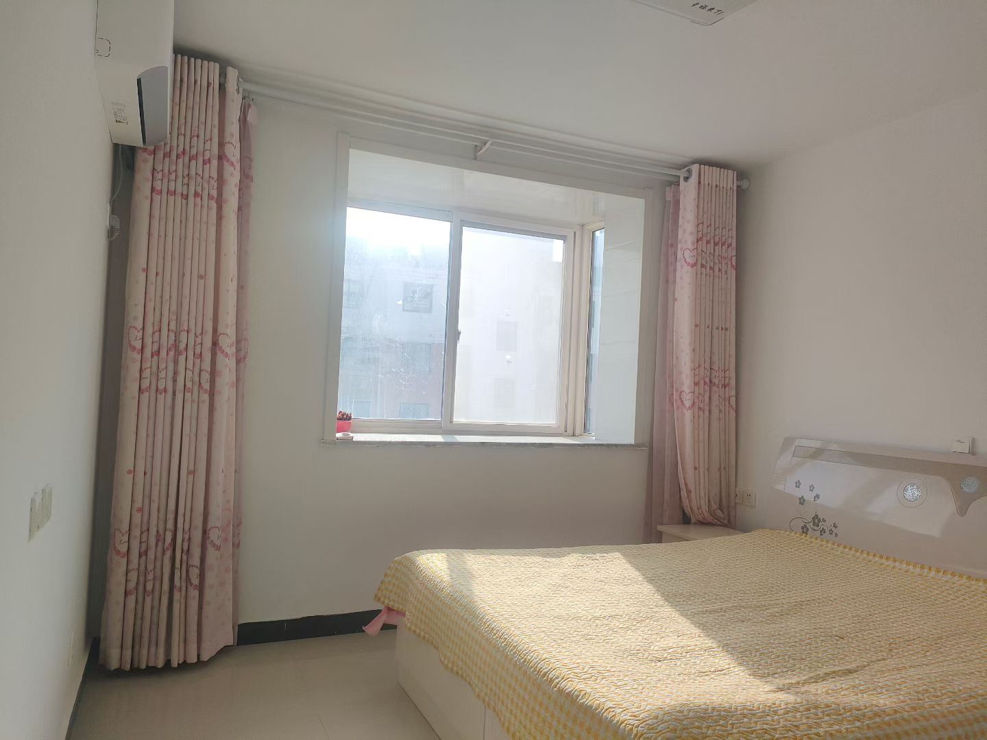 @1100/月，樱花时尚，3楼，3室2卫!