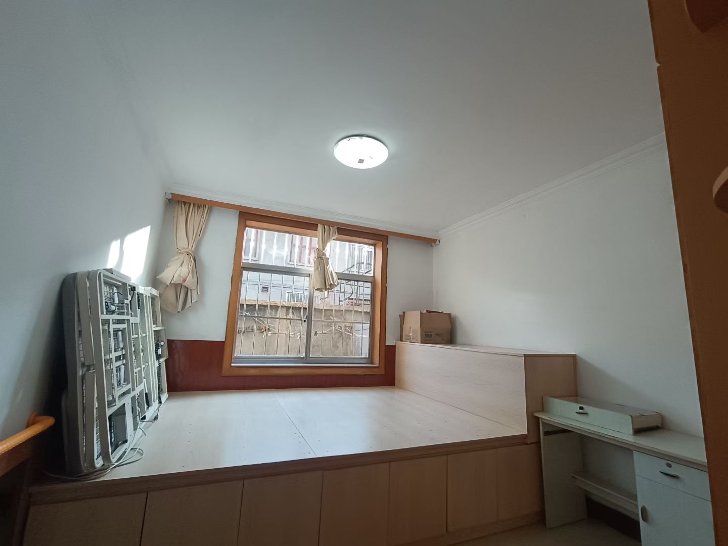 @出租:800/月，实验身后一楼带院!