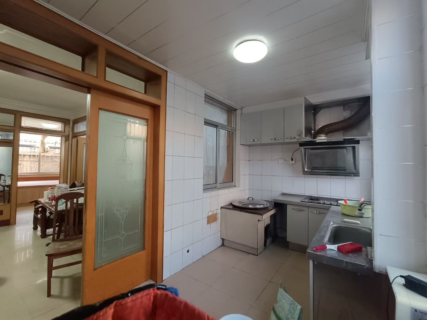 @出租:800/月，实验身后一楼带院!