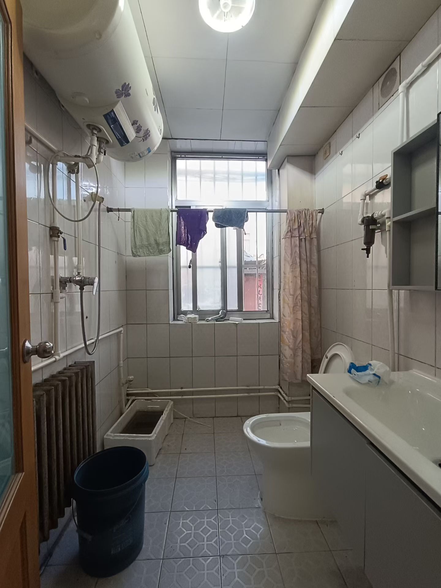 @出租:800/月，实验身后一楼带院!