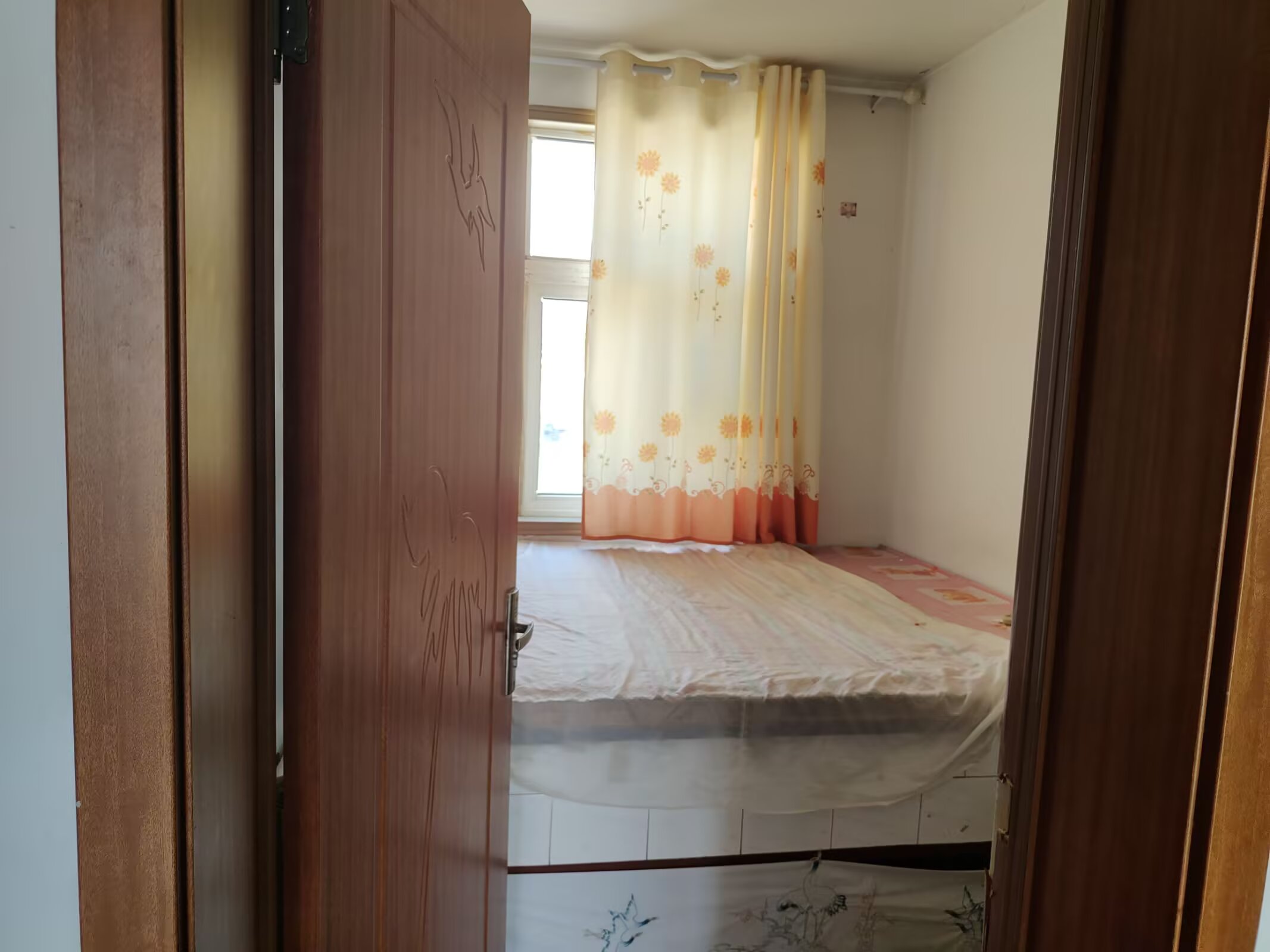 刺绣小区二中房源南北通透住人4楼 刺绣小区二中房源南北通透住人4楼