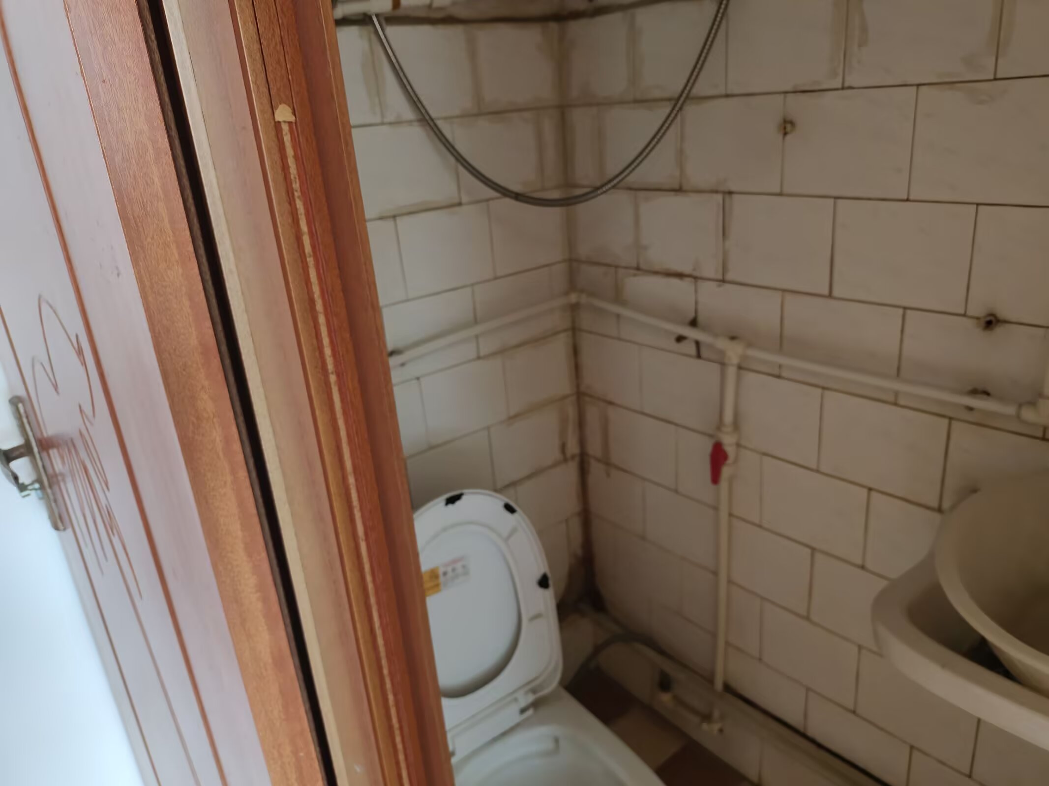 刺绣小区二中房源南北通透住人4楼 刺绣小区二中房源南北通透住人4楼