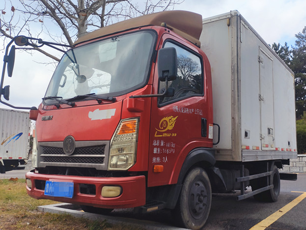 2018年重汽3米8保温厢货宽体