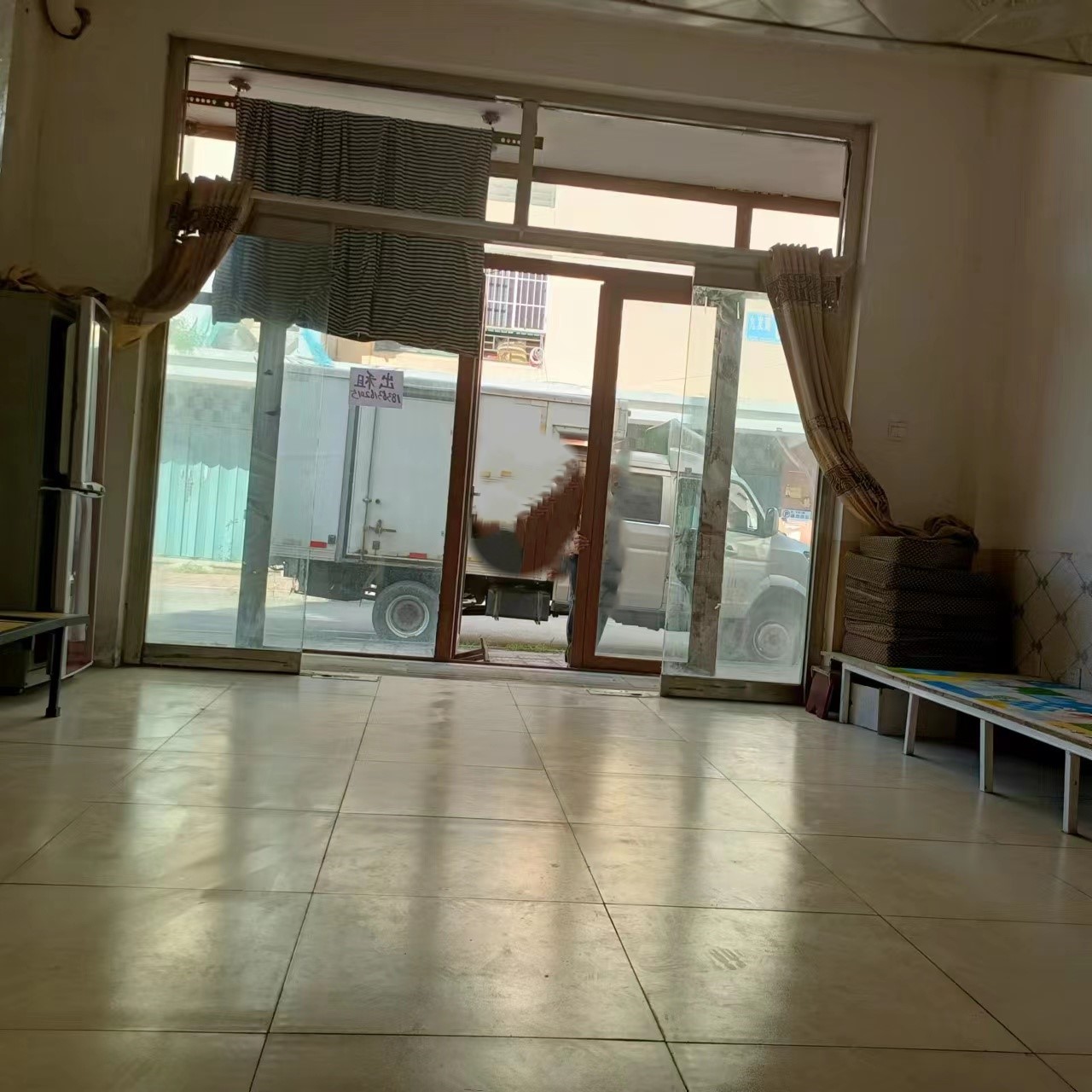 出租：文登开发区玫瑰公寓一楼（年租金5500元）