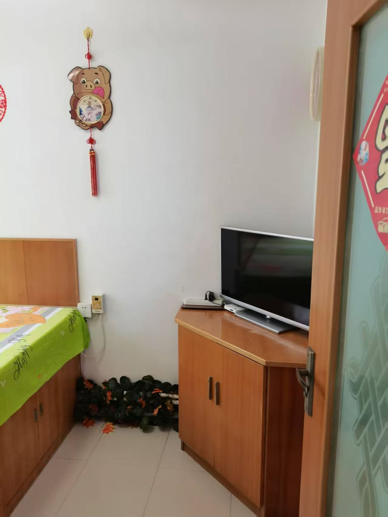 城西一楼二室，家电齐全月租700