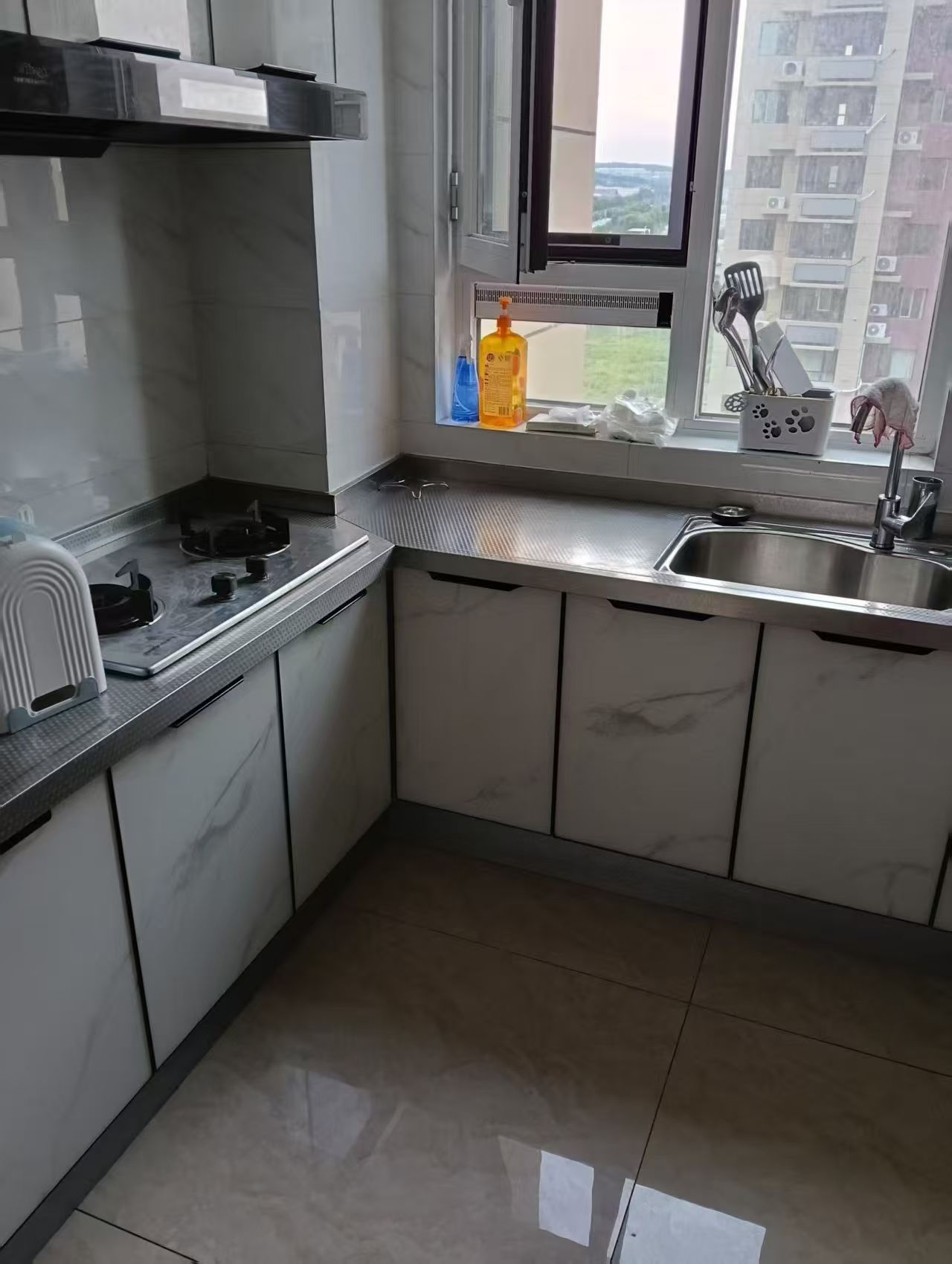 九里水头电梯房，三室一厅，配套齐全月租900