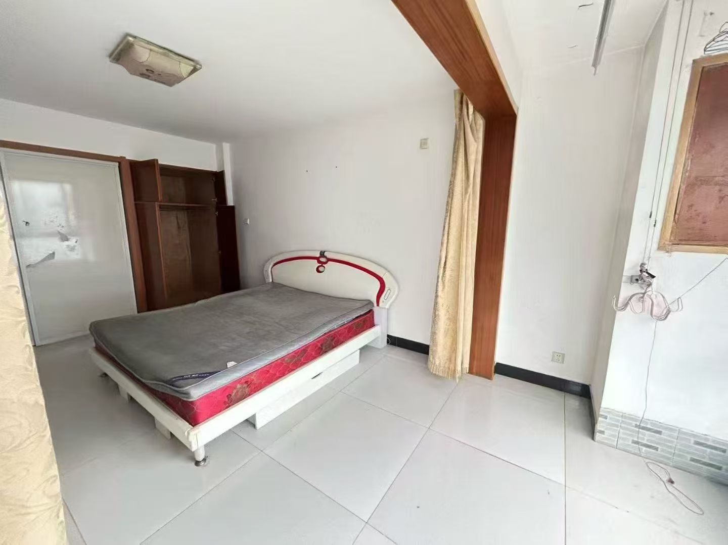 龙珠康城贴地一楼三室拎包入住 1000/