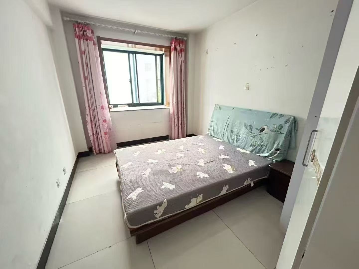 龙珠康城贴地一楼三室拎包入住 1000/