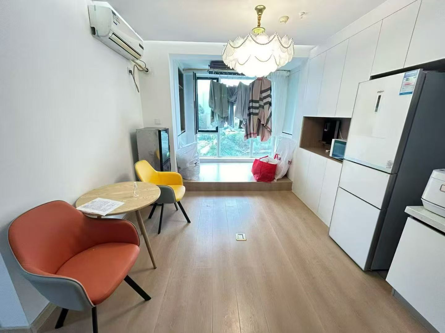 可短租山伟学府，电梯南向900一个月