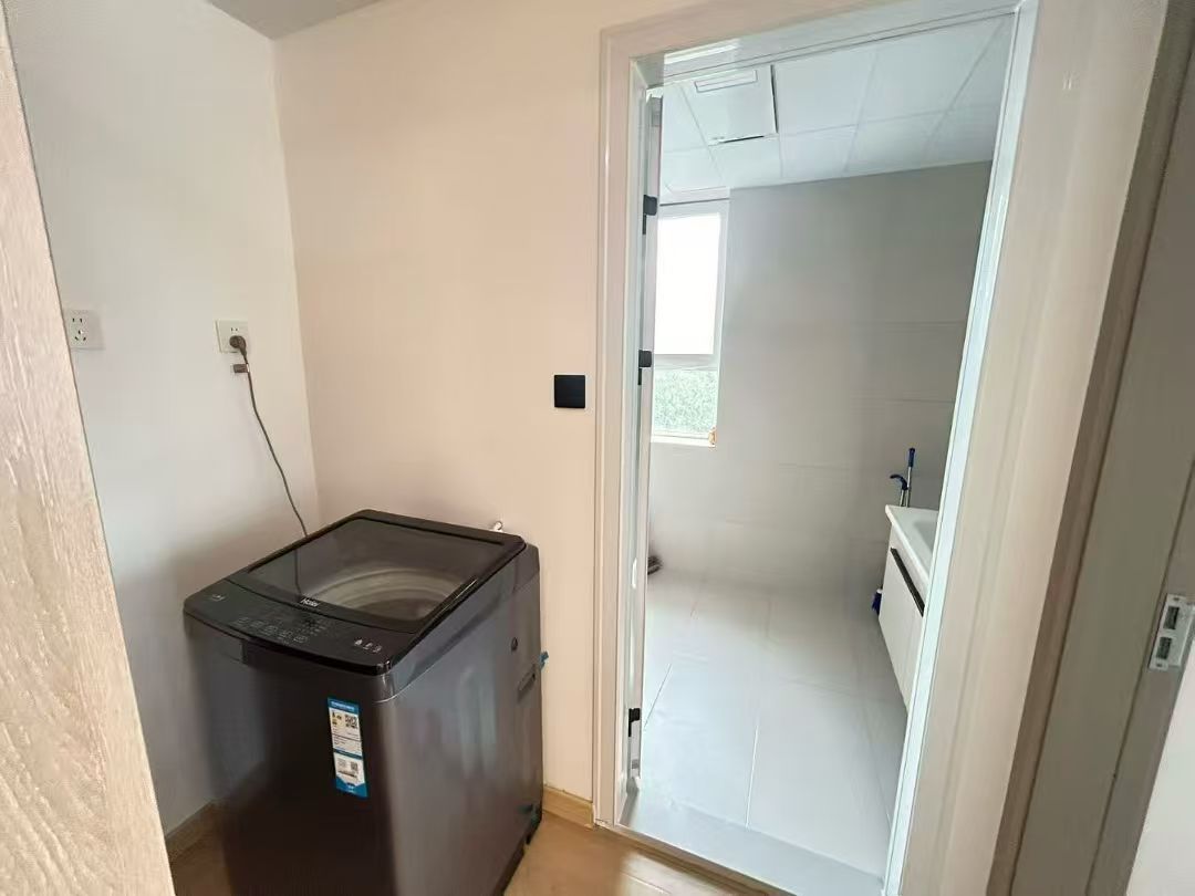 可短租山伟学府，电梯南向900一个月