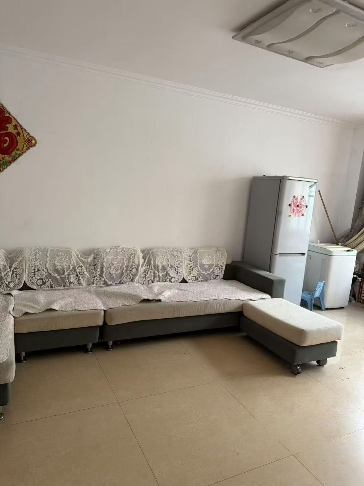 西楼一楼，双气齐全两室650一个月，