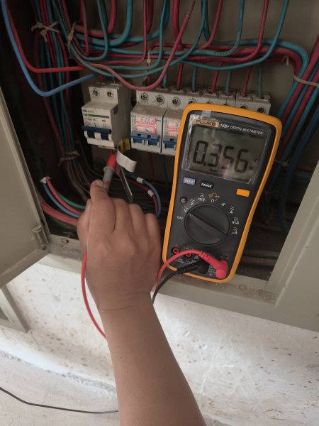 专业电工服务，从家里到店里到厂里，**“电”事都能办！