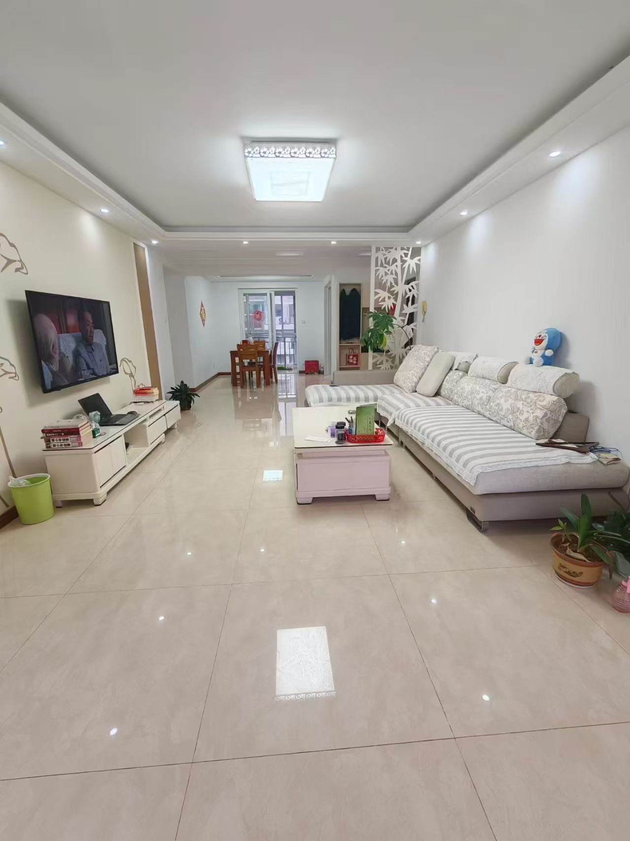 山川文苑多层五楼顶二151平三室两卫月租1300元