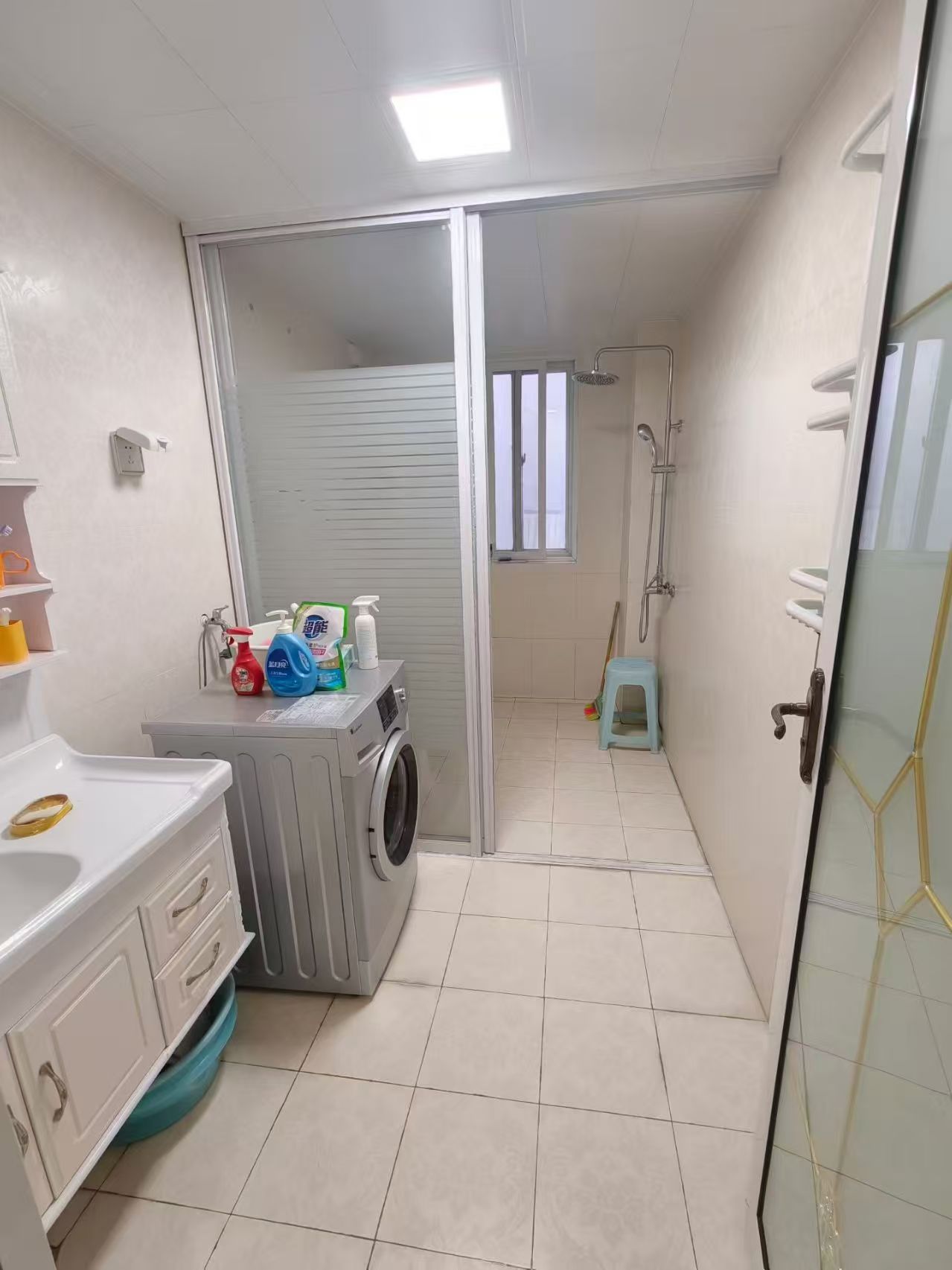 山川文苑多层五楼顶二151平三室两卫月租1300元