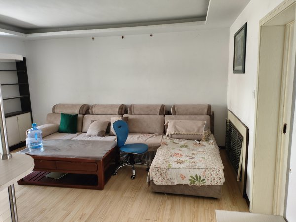 实验中学、河南小学、文登二中附近书香社区楼房出租，家电齐全，