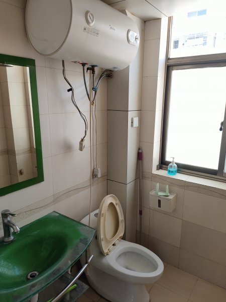 实验中学、河南小学、文登二中附近书香社区楼房出租，家电齐全，