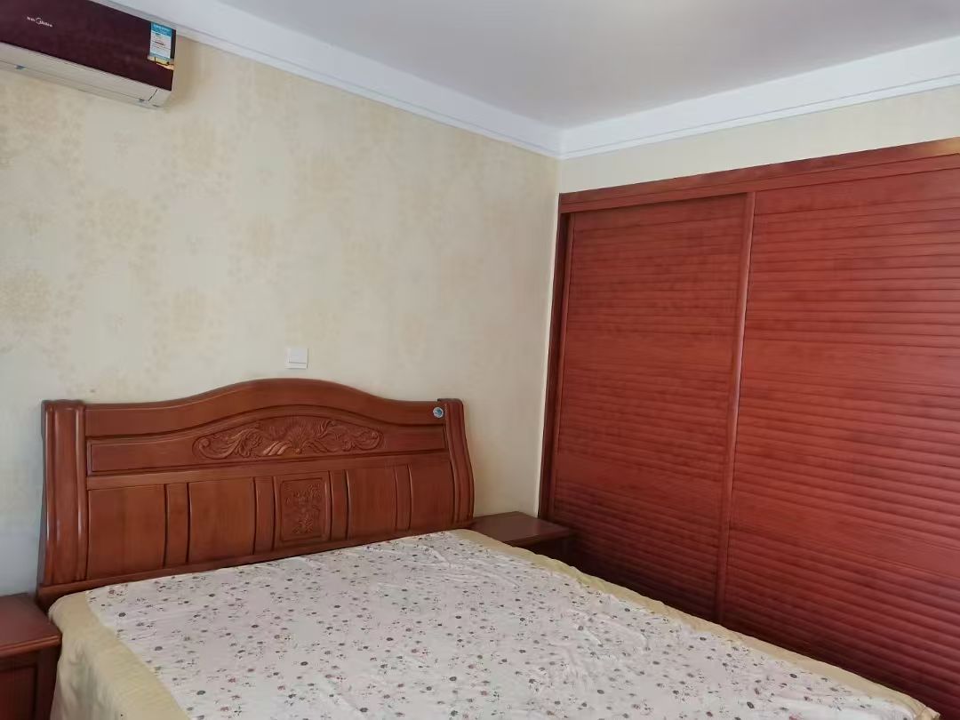 御临华府三室两卫纯实木中式装修1600/月