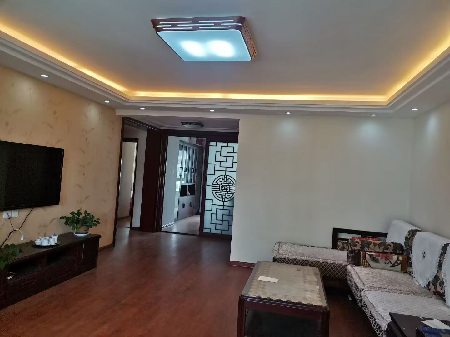 御临华府三室两卫纯实木中式装修1600/月