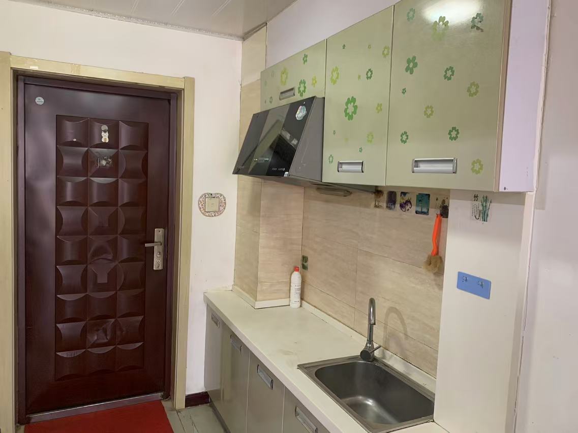 房东低价出租银河公寓