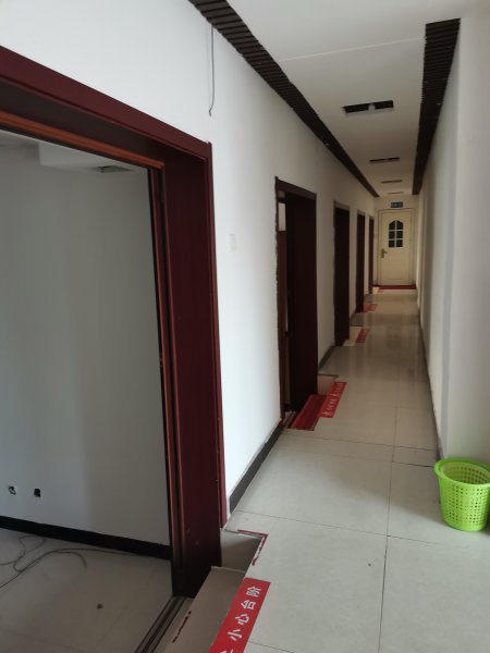 龙山路7天连锁酒店楼下的临街门市房出租