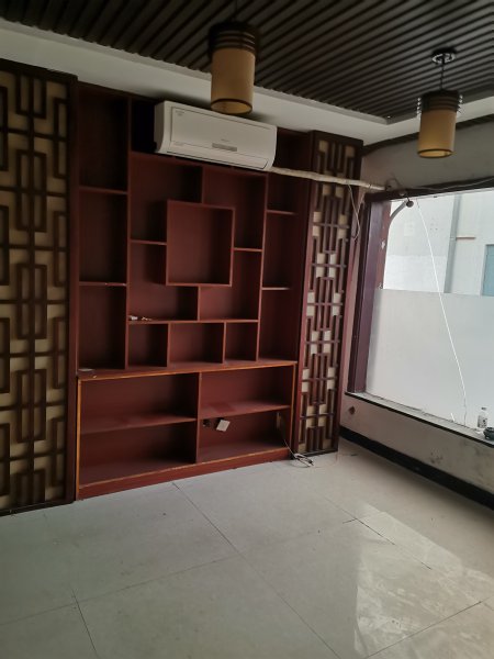 龙山路7天连锁酒店楼下的临街门市房出租