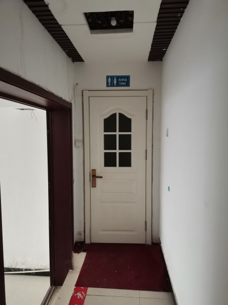 龙山路7天连锁酒店楼下的临街门市房出租