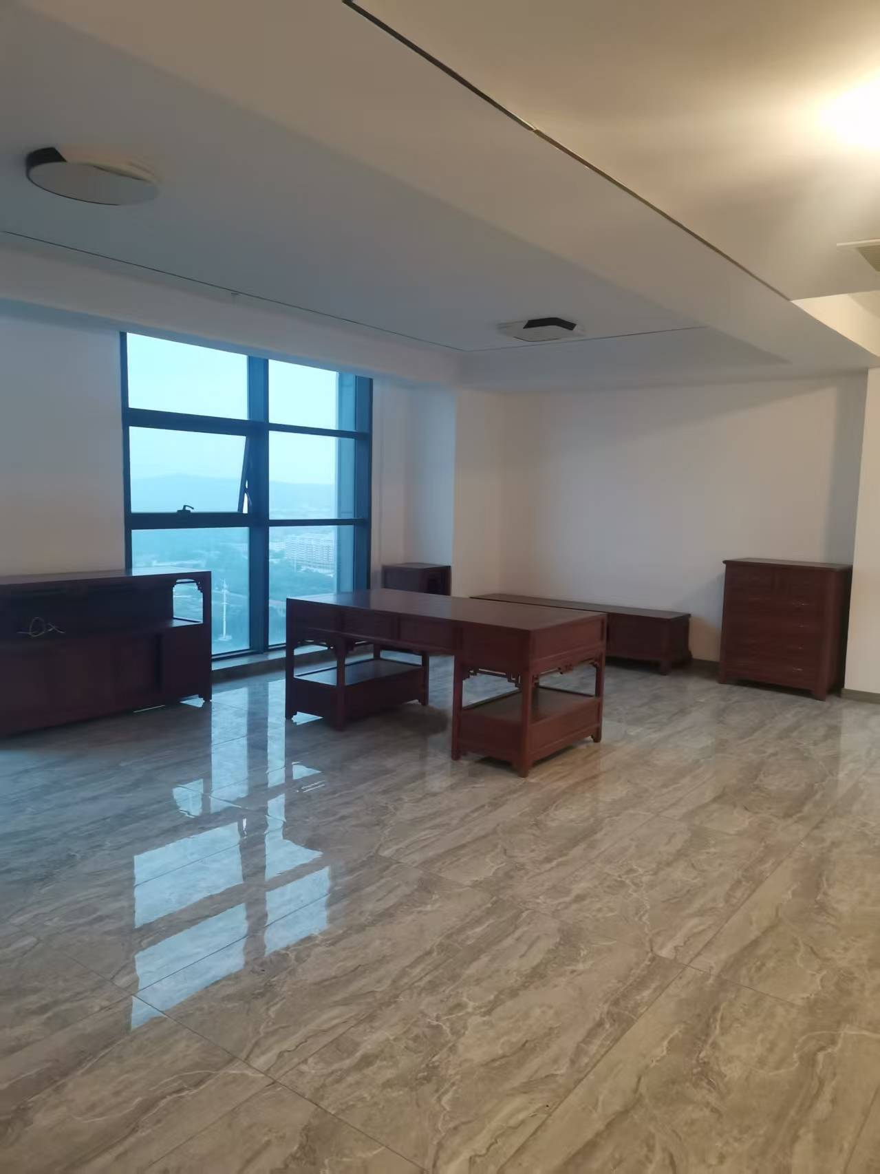 人和国际的办公公寓出租，大小平方随你选