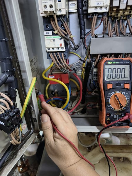 专业电工服务，从家里到店里到厂里，**“电”事都能办！