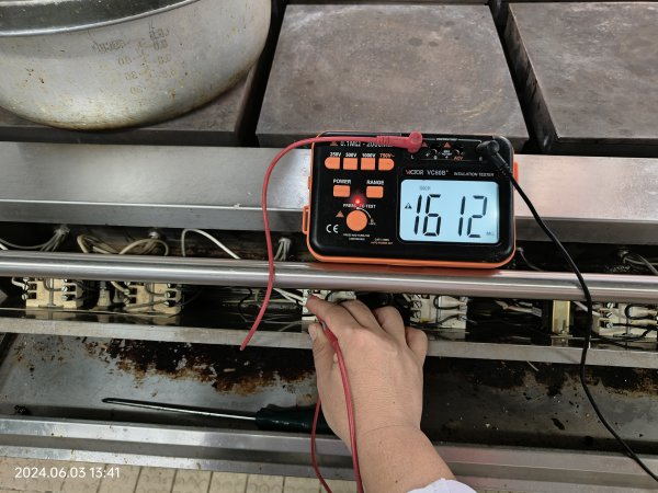 专业电工服务，从家里到店里到厂里，**“电”事都能办！